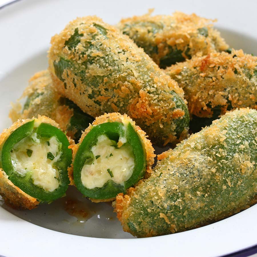 Molotes rellenos de jalapeño y queso